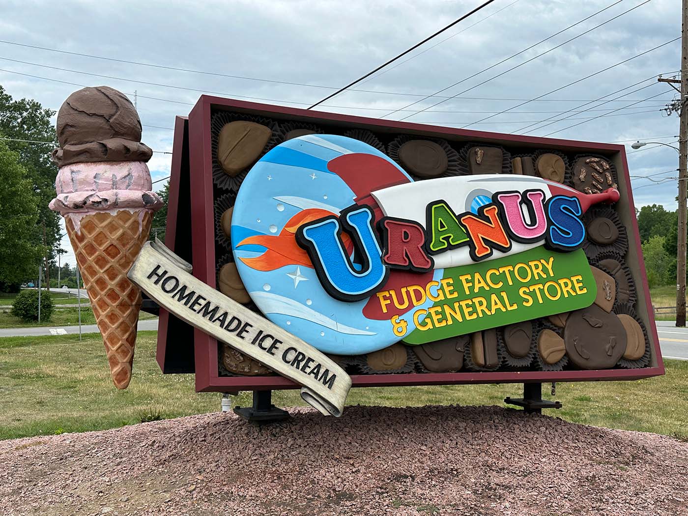 Uranus-Fudge-Factory-Sign